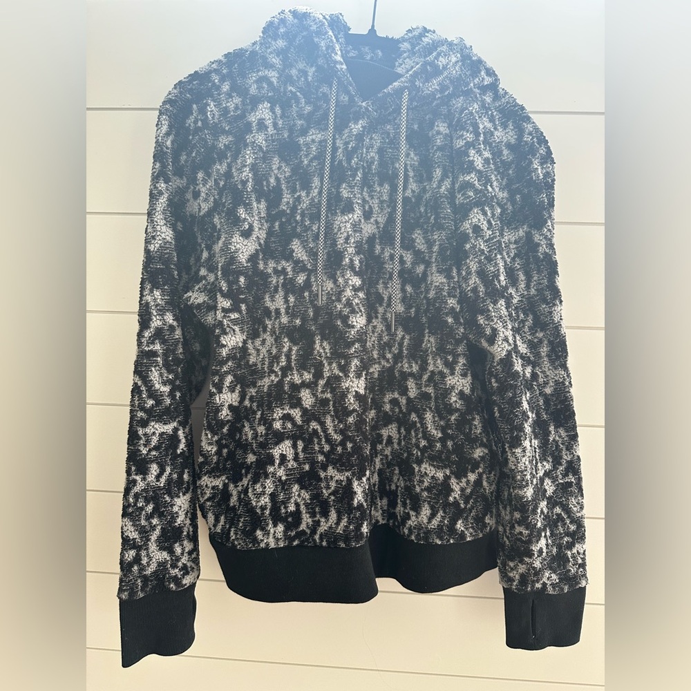 Athleta Charcoal and White Textured Pullover Hoodie with thumb holes
